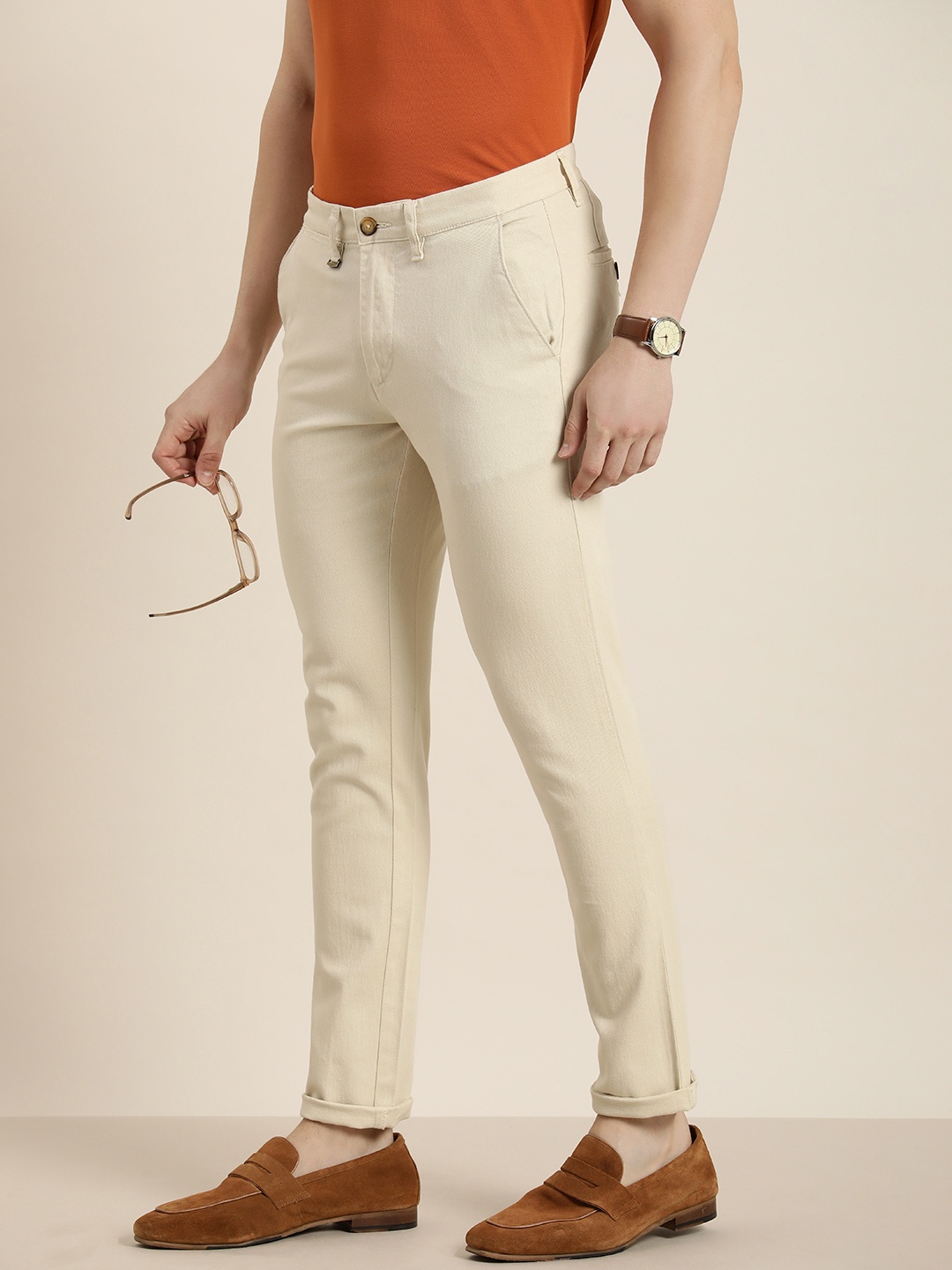 

INVICTUS Men Solid Slim Fit Mid-Rise Casual Trousers, Beige