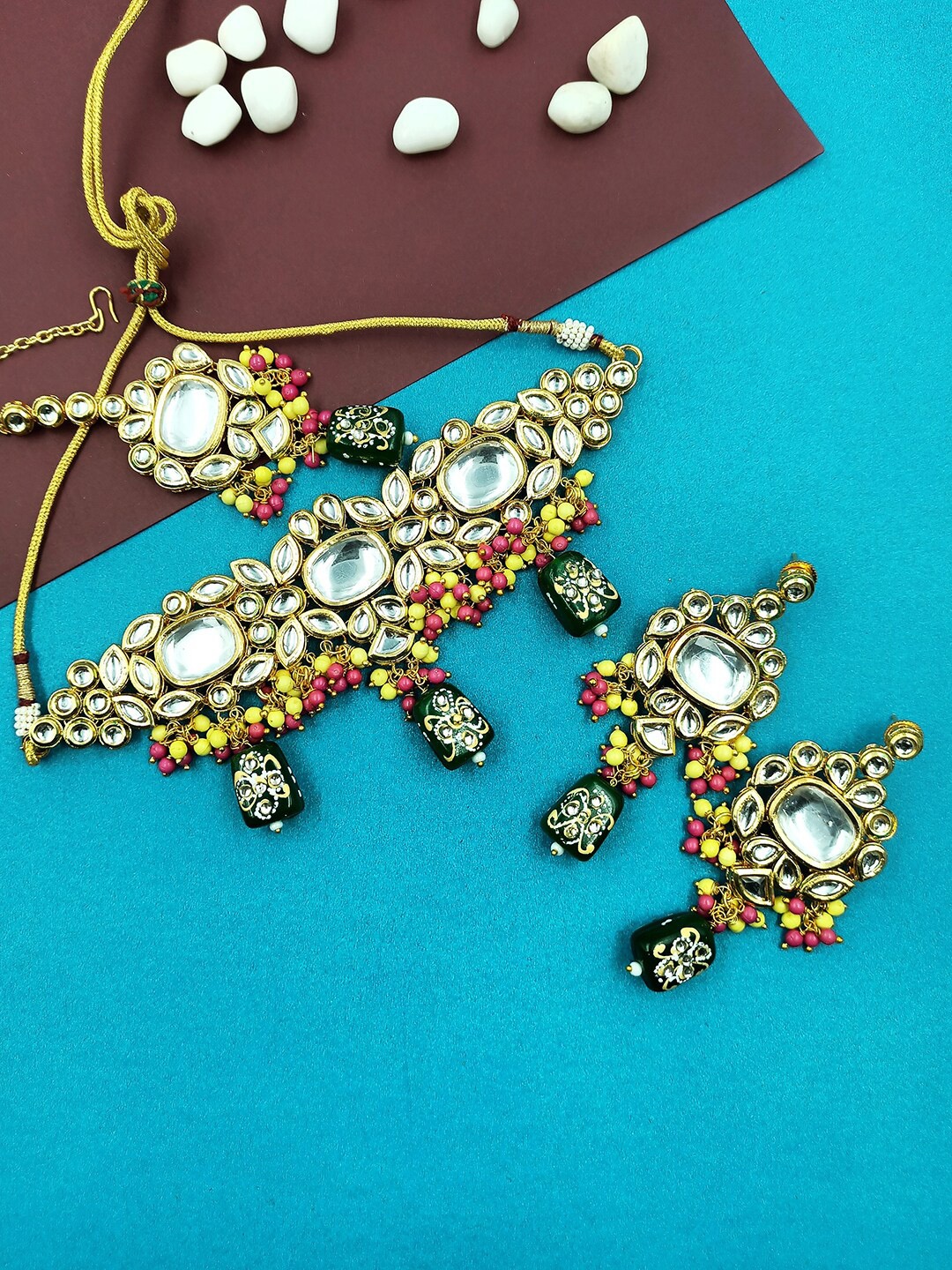 

StileAdda Gold-Plated Green Kundan-Studded & Beaded Jewellery Set