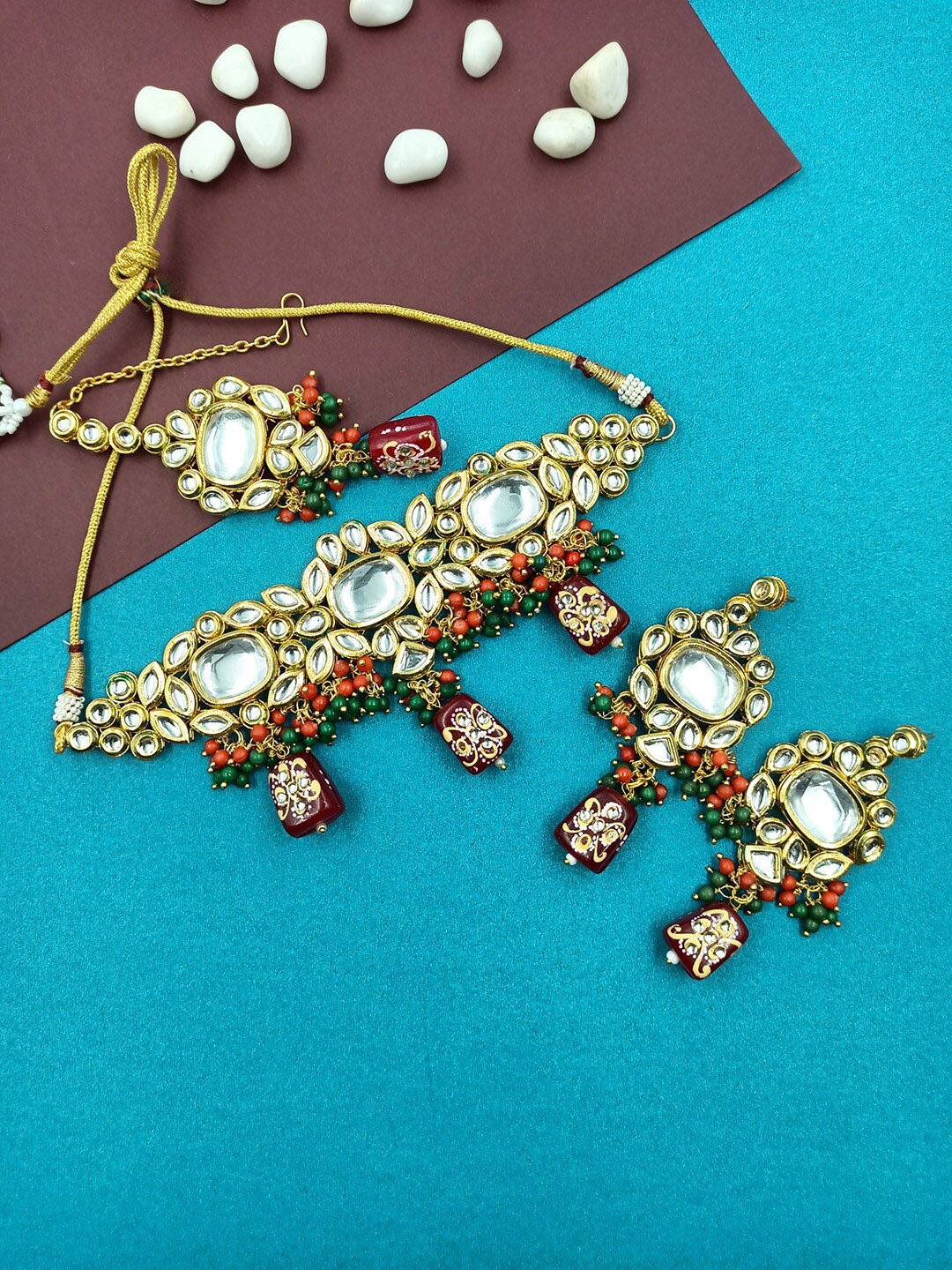 

StileAdda Gold-Plated Maroon & White Kundan Studded & Beaded Jadau Jewellery Set