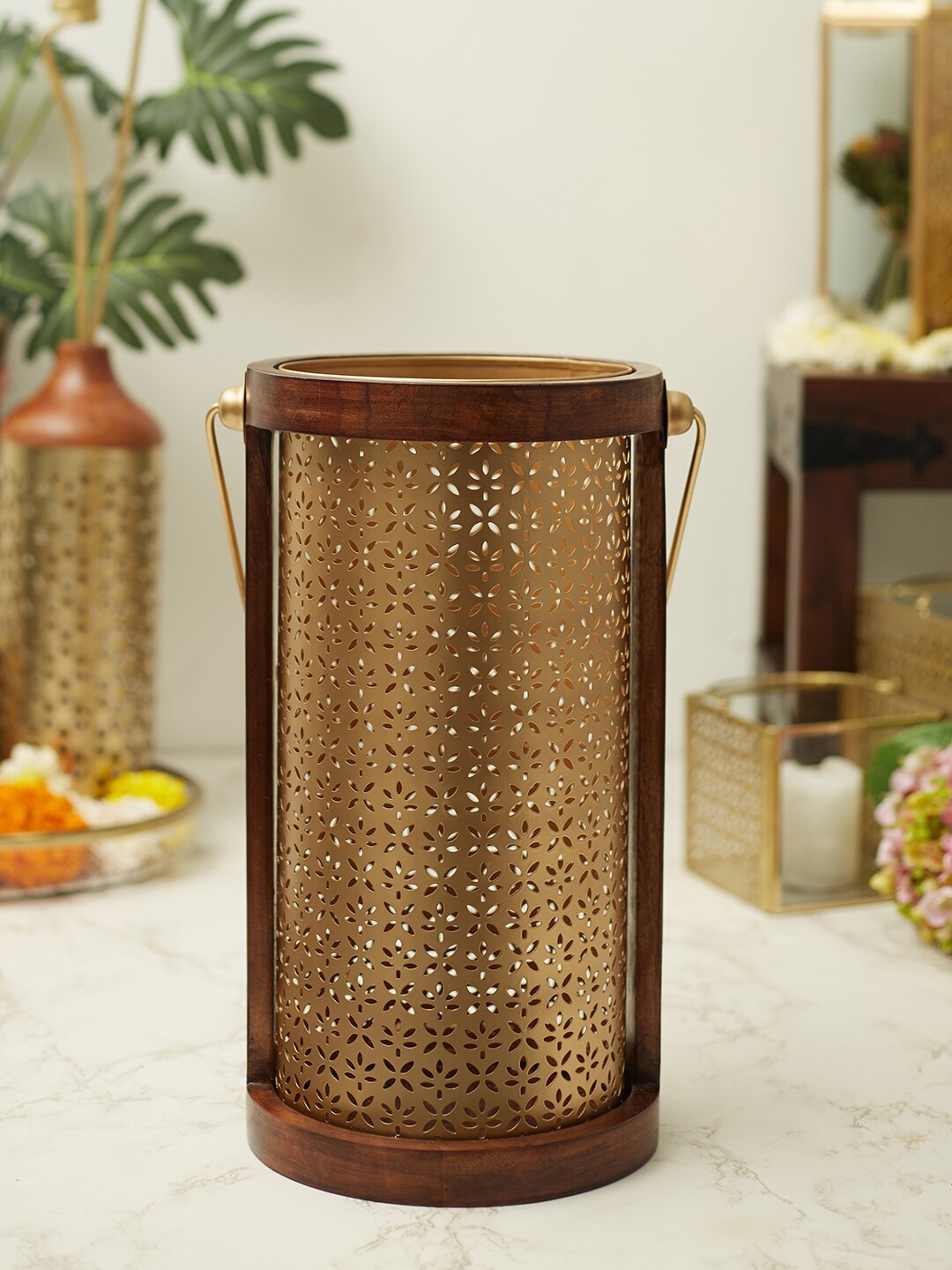 

HomeTown Nelumbra Lantern Candle Holder, Gold