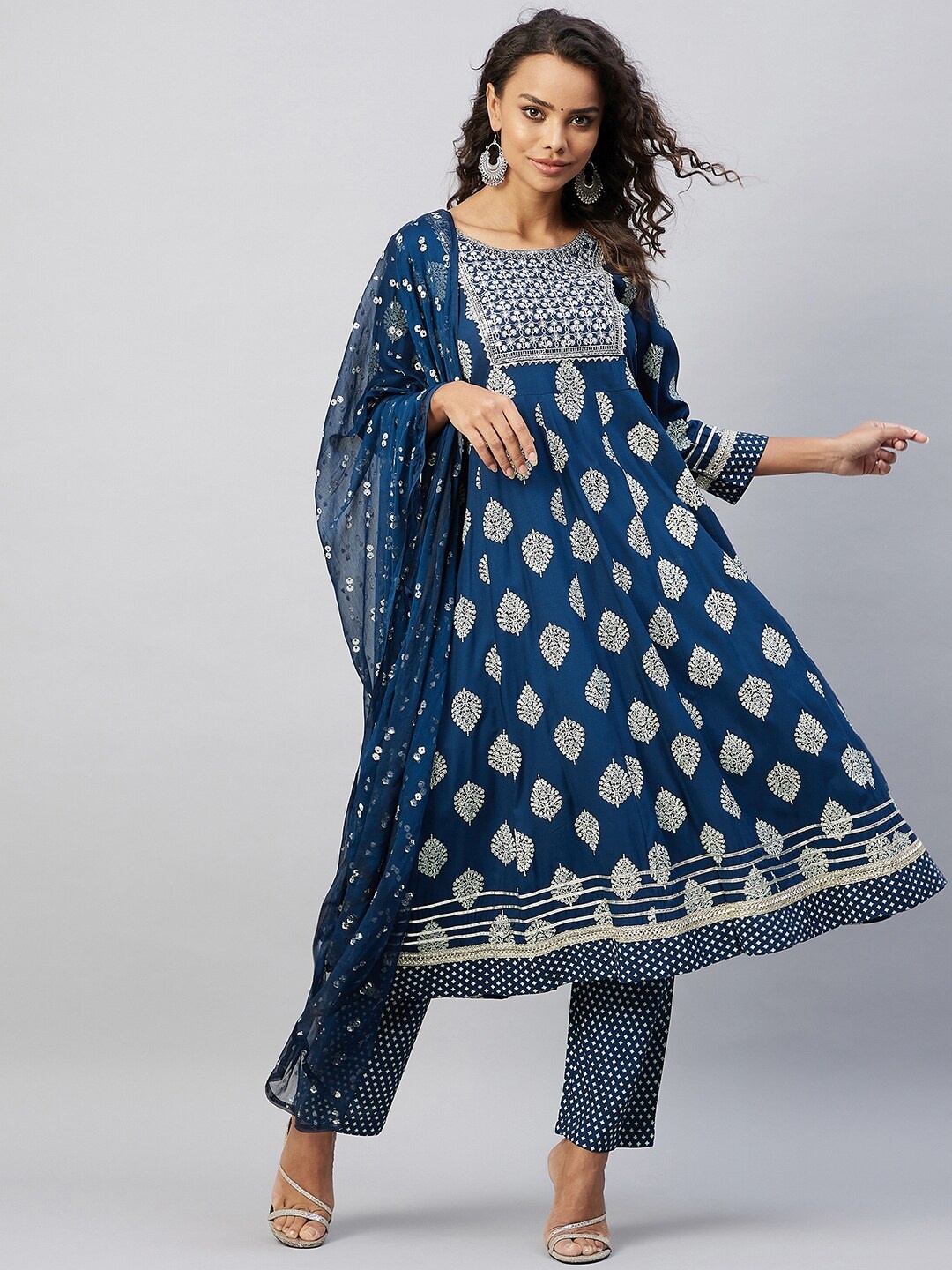 

InWeave Women Blue Ethnic Motifs Printed Kurta with Trousers & Dupatta