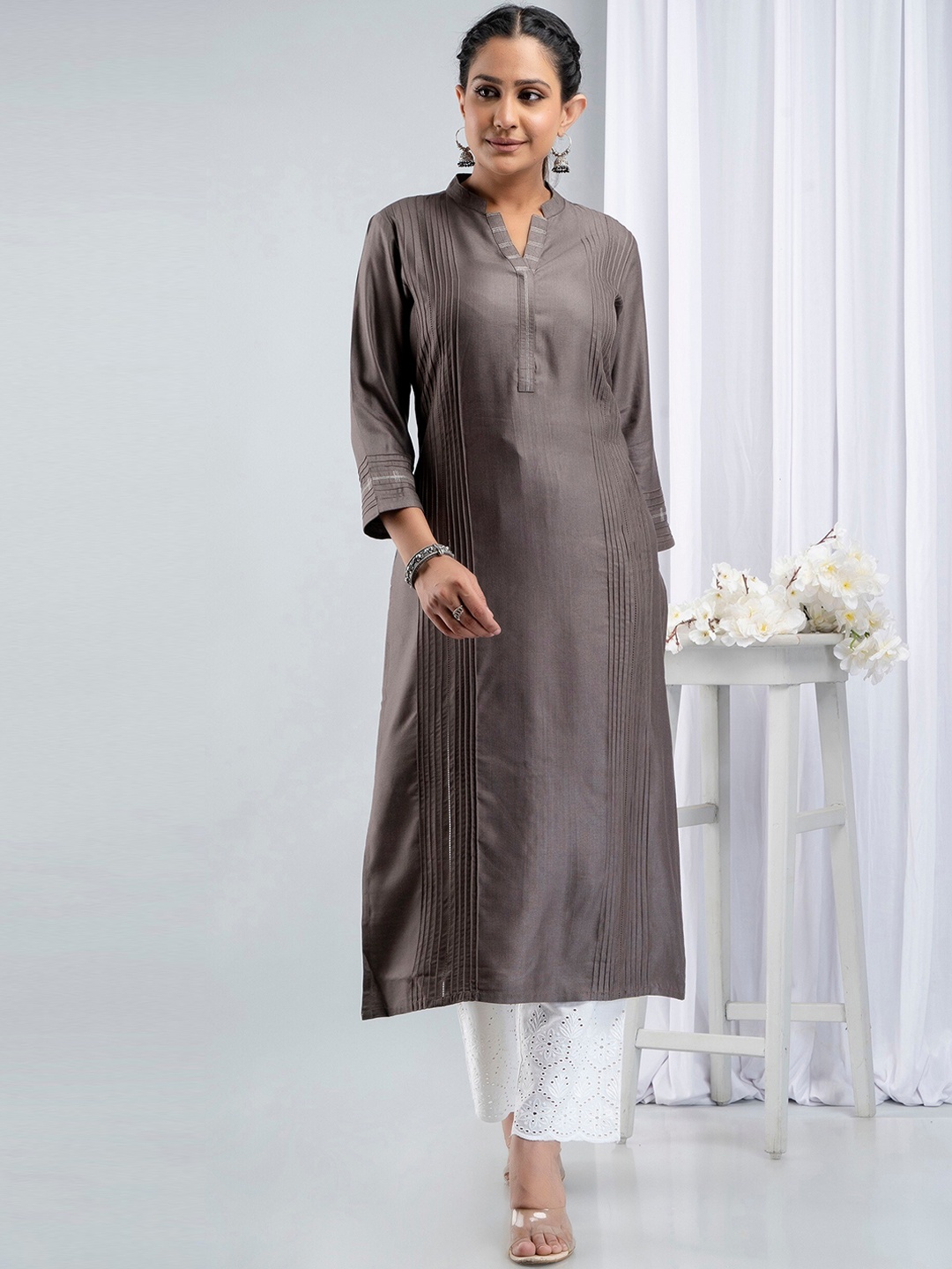 

SUTI Women Solid Kurta, Grey