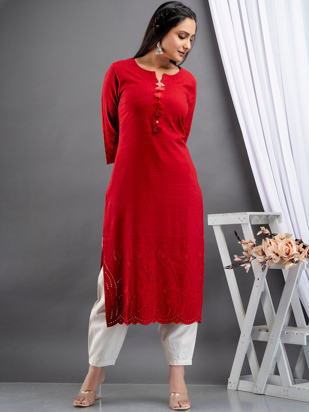 

SUTI Women Maroon Thread Work Kurta
