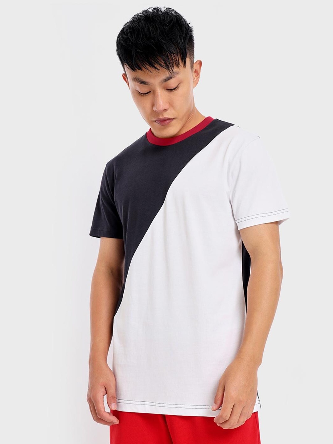 

Bewakoof Men Colourblocked T-shirt, Black
