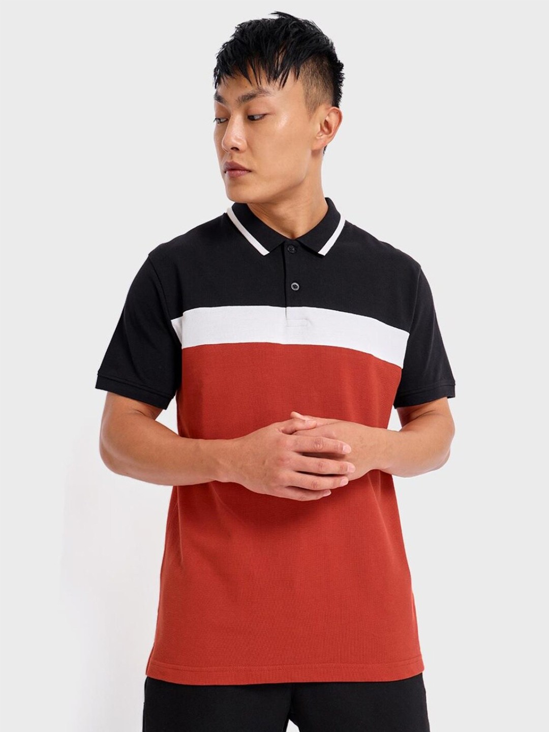 

Bewakoof Men Black Colourblocked Polo Collar T-shirt