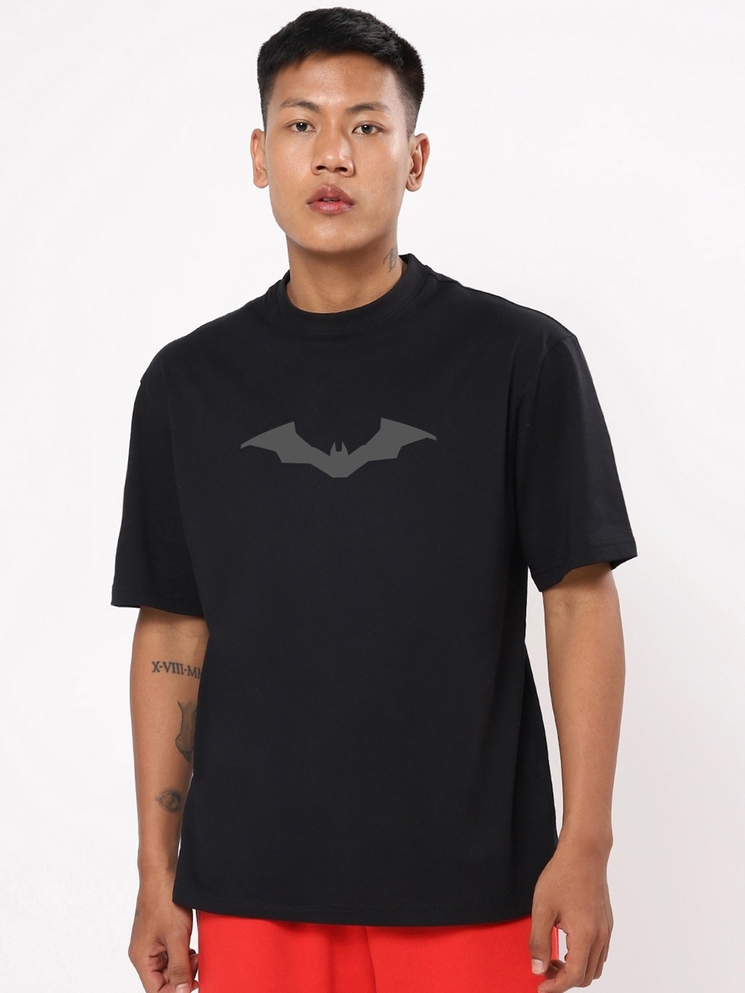 

Bewakoof Official DC Merchandise Men The Batman Back & Chest Logo Print Oversized T-shirt, Black