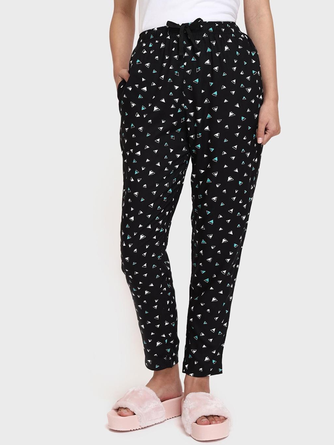 

Bewakoof Women Geometric Printed Lounge Pants, Black