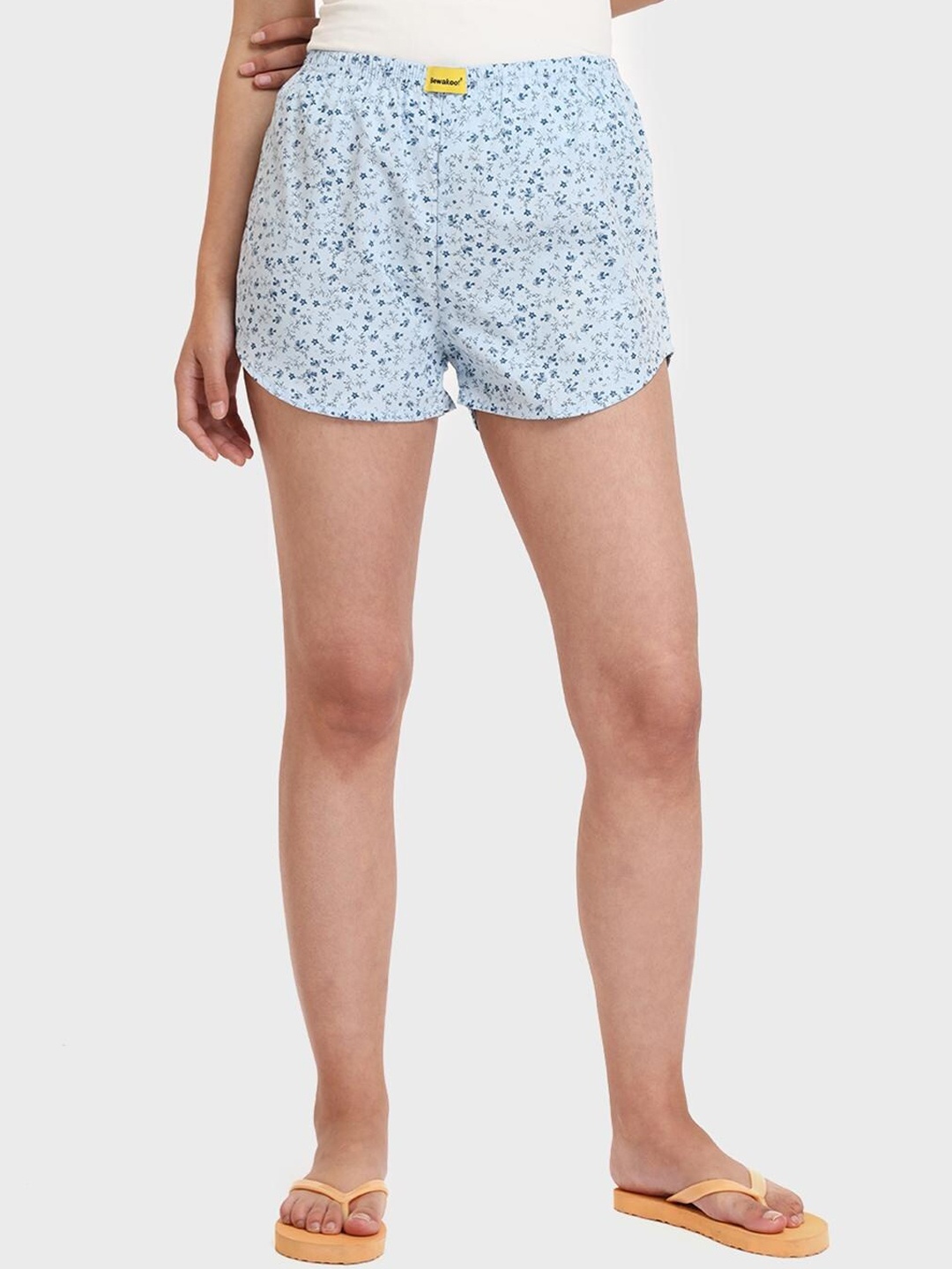 

Bewakoof Women Floral Printed Shorts, Blue