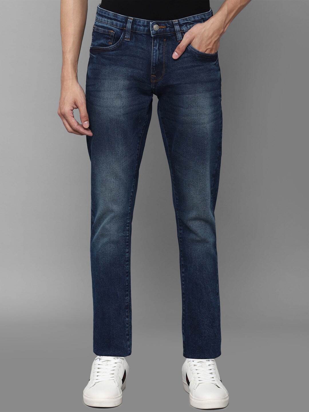 

Allen Solly Sport Men Slim Fit Heavy Fade Jeans, Navy blue