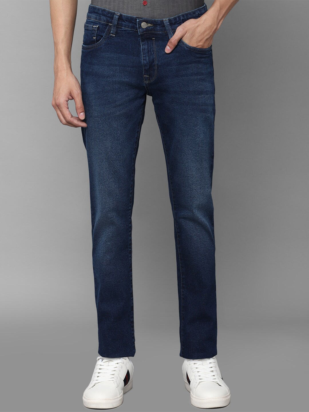 

Allen Solly Sport Men Pure Cotton Skinny Fit Light Fade Jeans, Navy blue