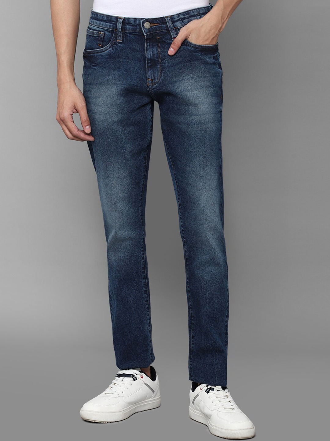 

Allen Solly Sport Men Navy Slim Fit Heavy Fade Jeans, Navy blue