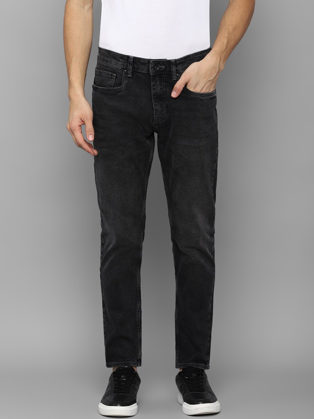 

Louis Philippe Jeans Men Black Slim Fit Light Fade Jeans