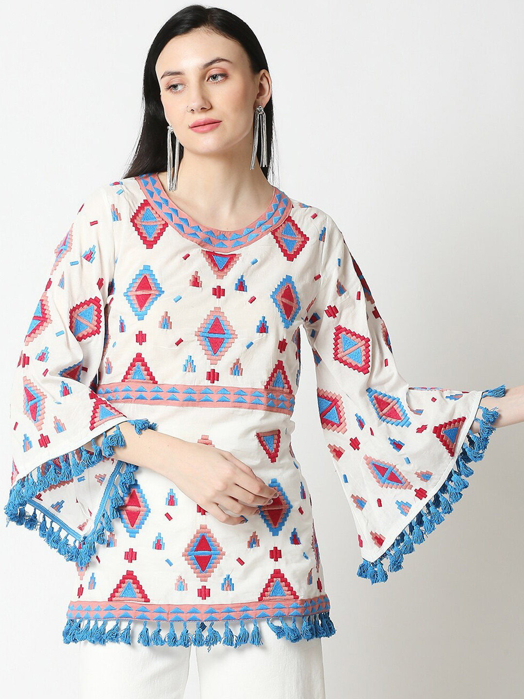 

Aanyor White Gemoetric Embroidered Top