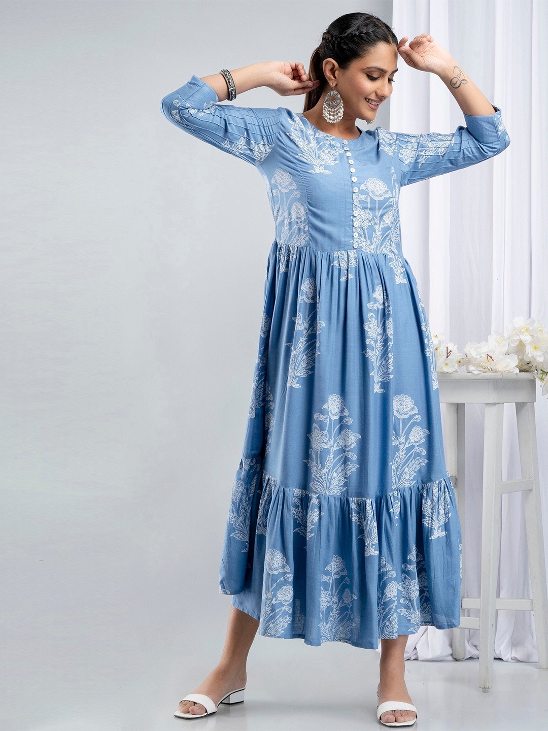 

SUTI Women Blue & White Floral Maxi Dress