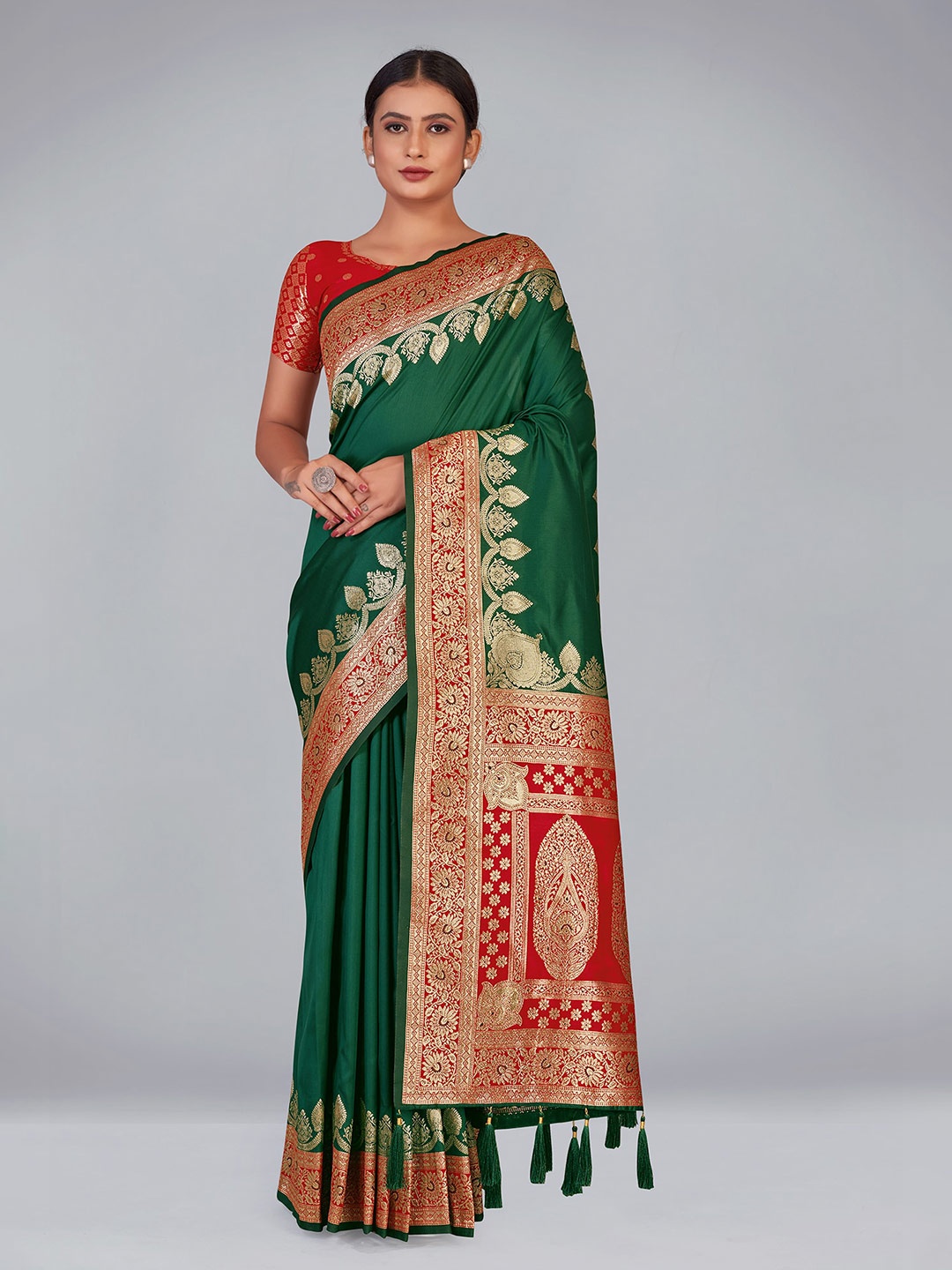 

MONJOLIKA FASHION Woven Design Zari Silk Blend Banarasi Saree, Green