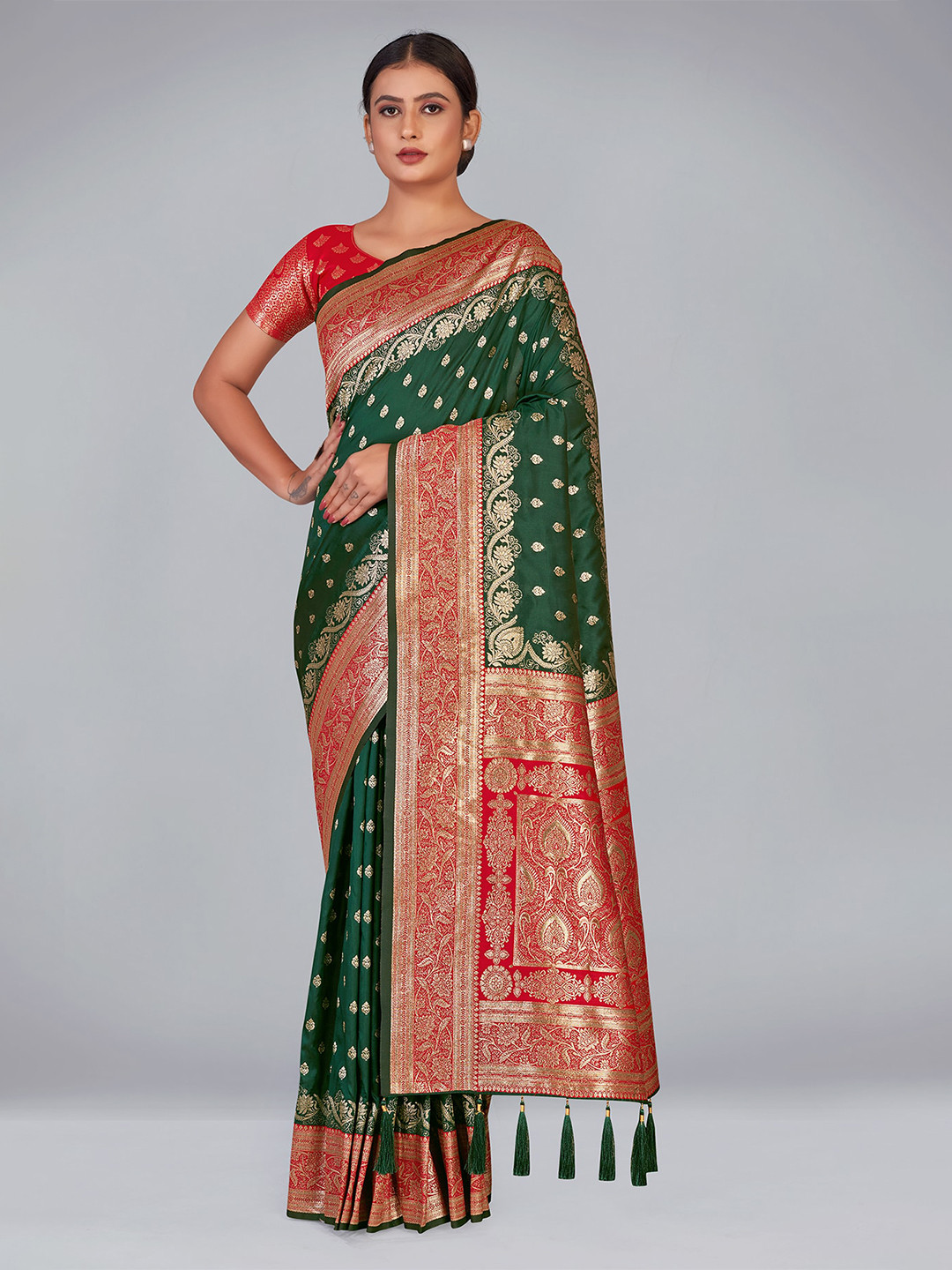 

Monjolika Fashion Ethnic Motifs Zari Silk Blend Heavy Work Banarasi Saree, Green