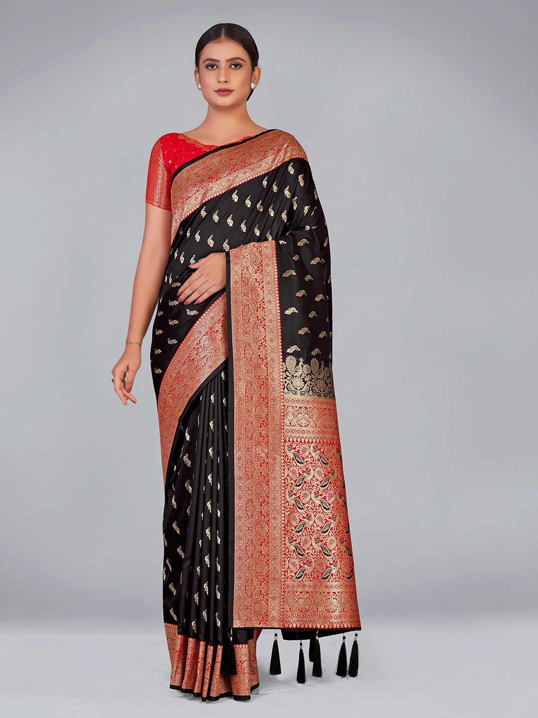

MONJOLIKA FASHION Woven Design Zari Silk Blend Heavy Work Banarasi Saree, Black