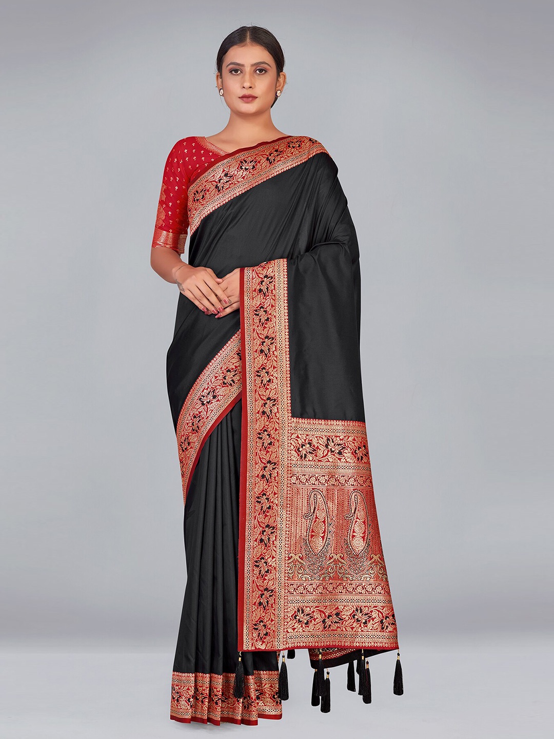 

MONJOLIKA FASHION Zari Silk Blend Heavy Work Banarasi Saree, Black