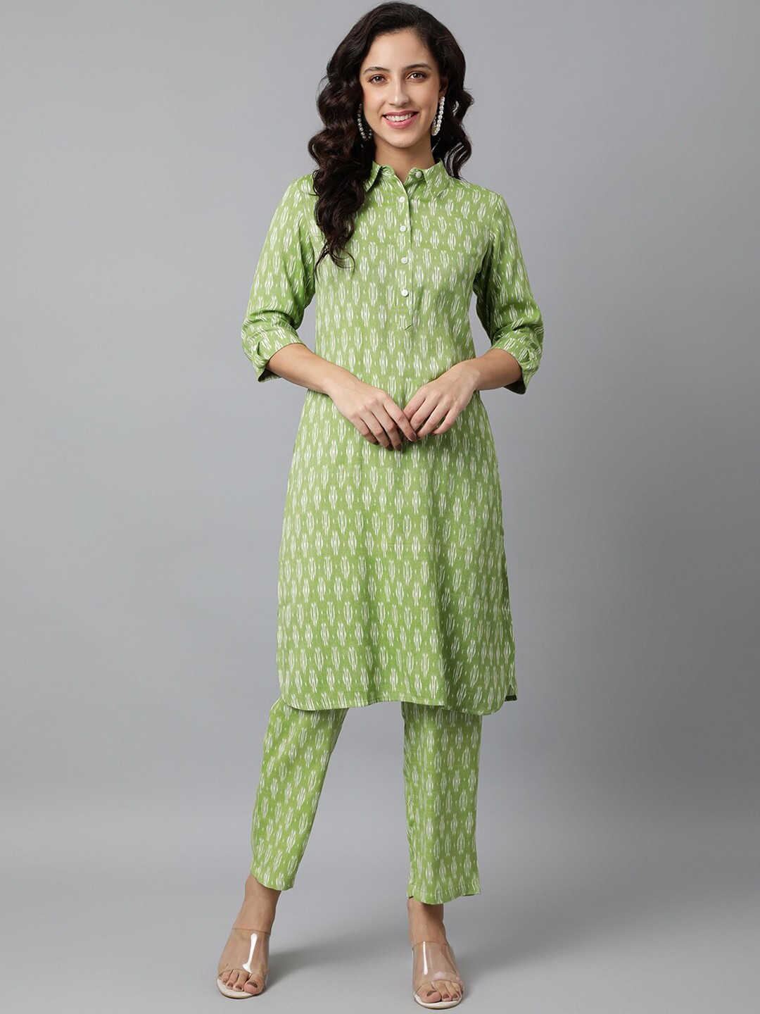 

DEEBACO Women Ikat Printed Kurta with Trousers, Green