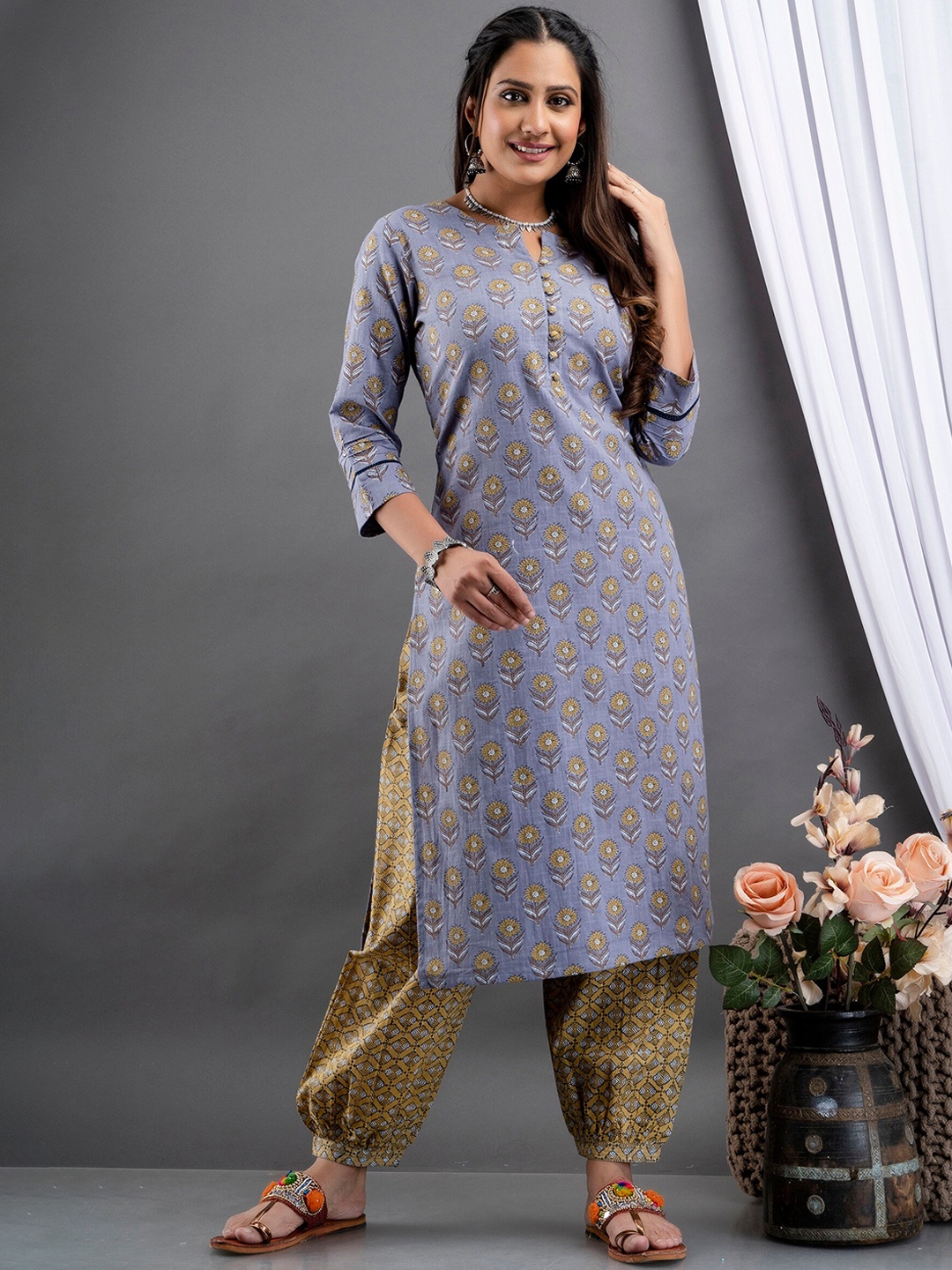 

SUTI Women Blue Floral Printed Pure Cotton Kurta with Trousers
