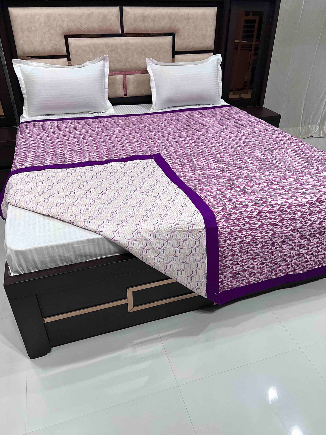 Pure Decor Purple & White Geometric AC Room 300 GSM Double Bed Cotton Dohar