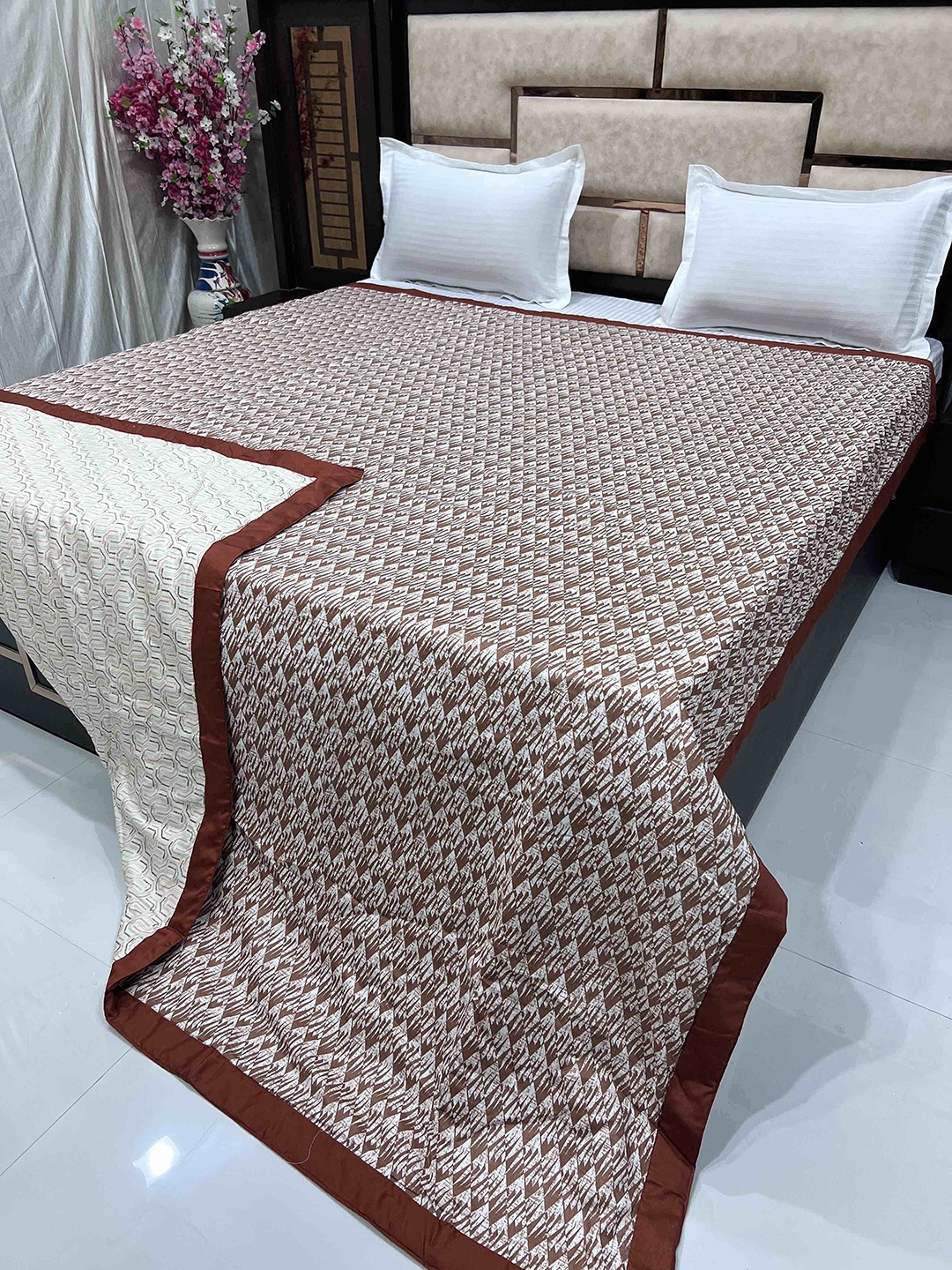 

Pure Decor Brown & White Geometric AC Room 300 GSM Double Bed Cotton Dohar