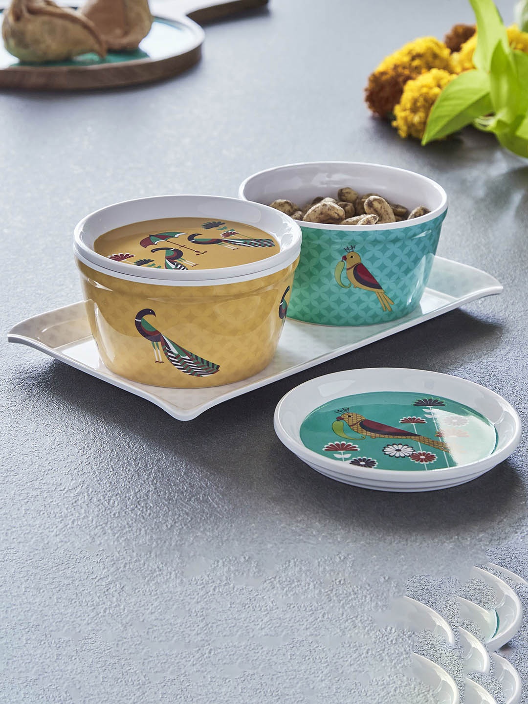 

Home Centre Set of 2 Showstopper Eminence Melamine Bowl with Lid and Tray, Yellow