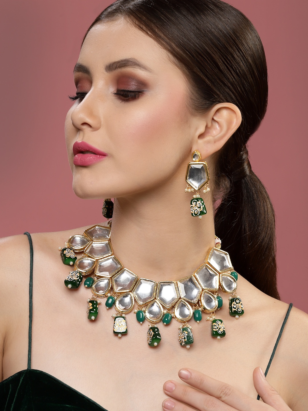 

PANASH Gold-Plated Kundan Studded & Pearls Beaded Jewellery Set