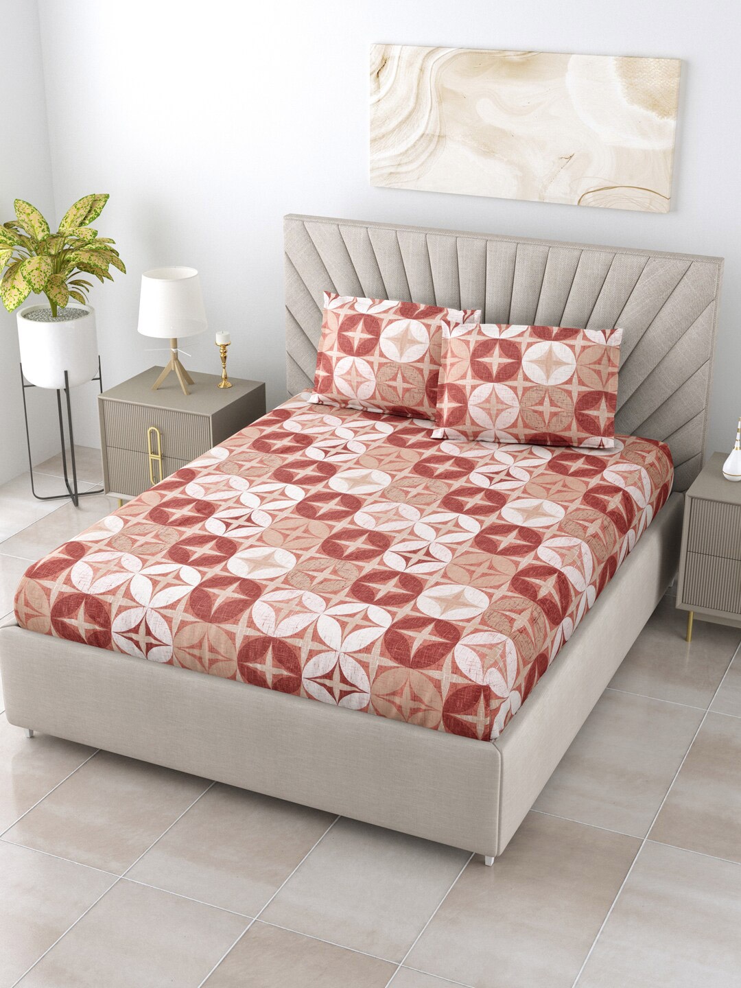 

BOMBAY DYEING Printed 104 TC Queen Bedsheet with 2 Pillow Covers, Peach
