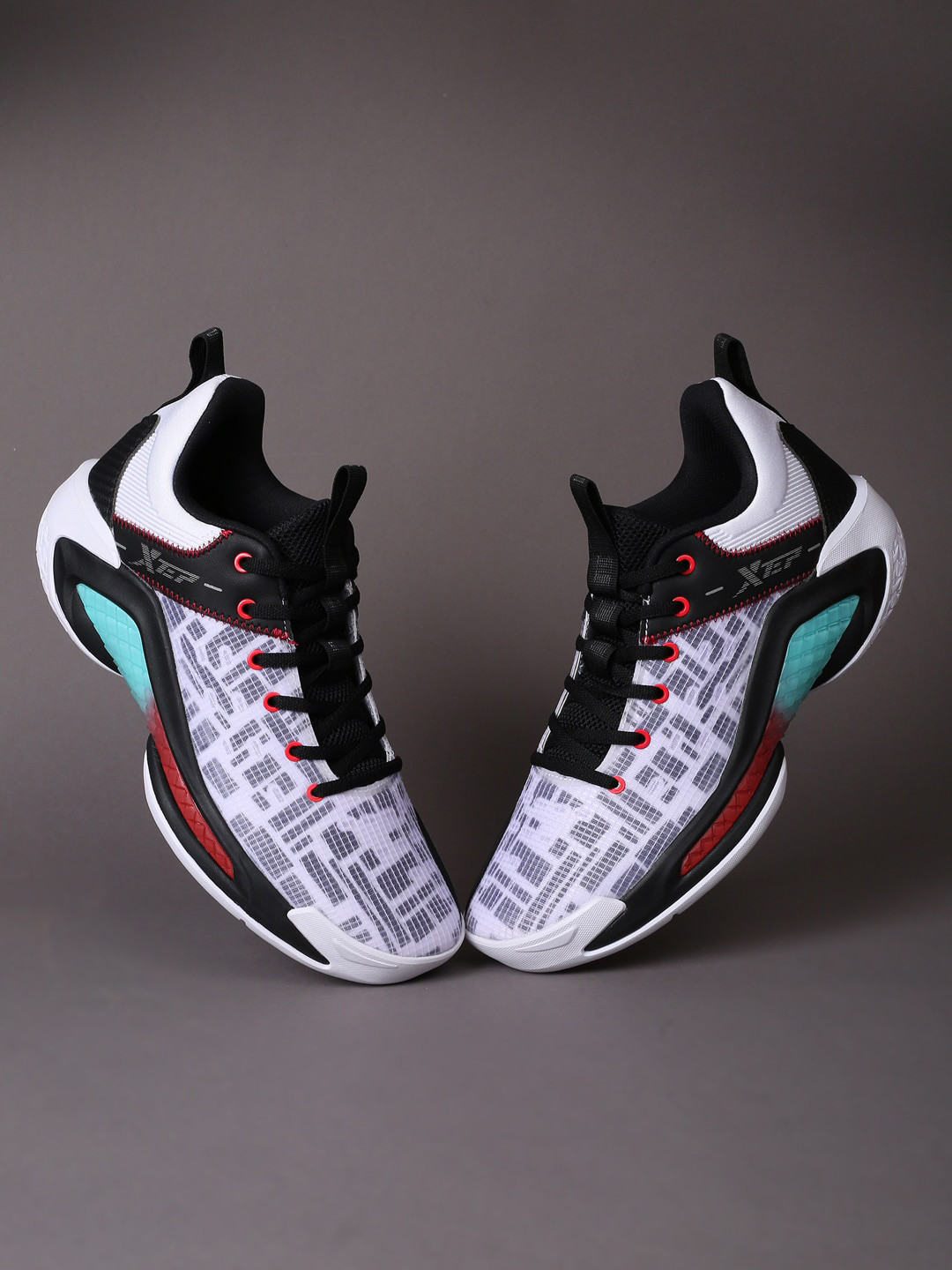 

Xtep Men Printed Textile Basketball Shoes, White
