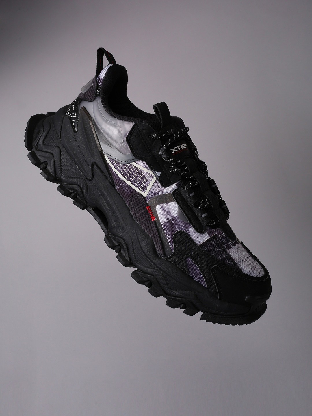 

Xtep Men Printed Trekking Shoes, Black