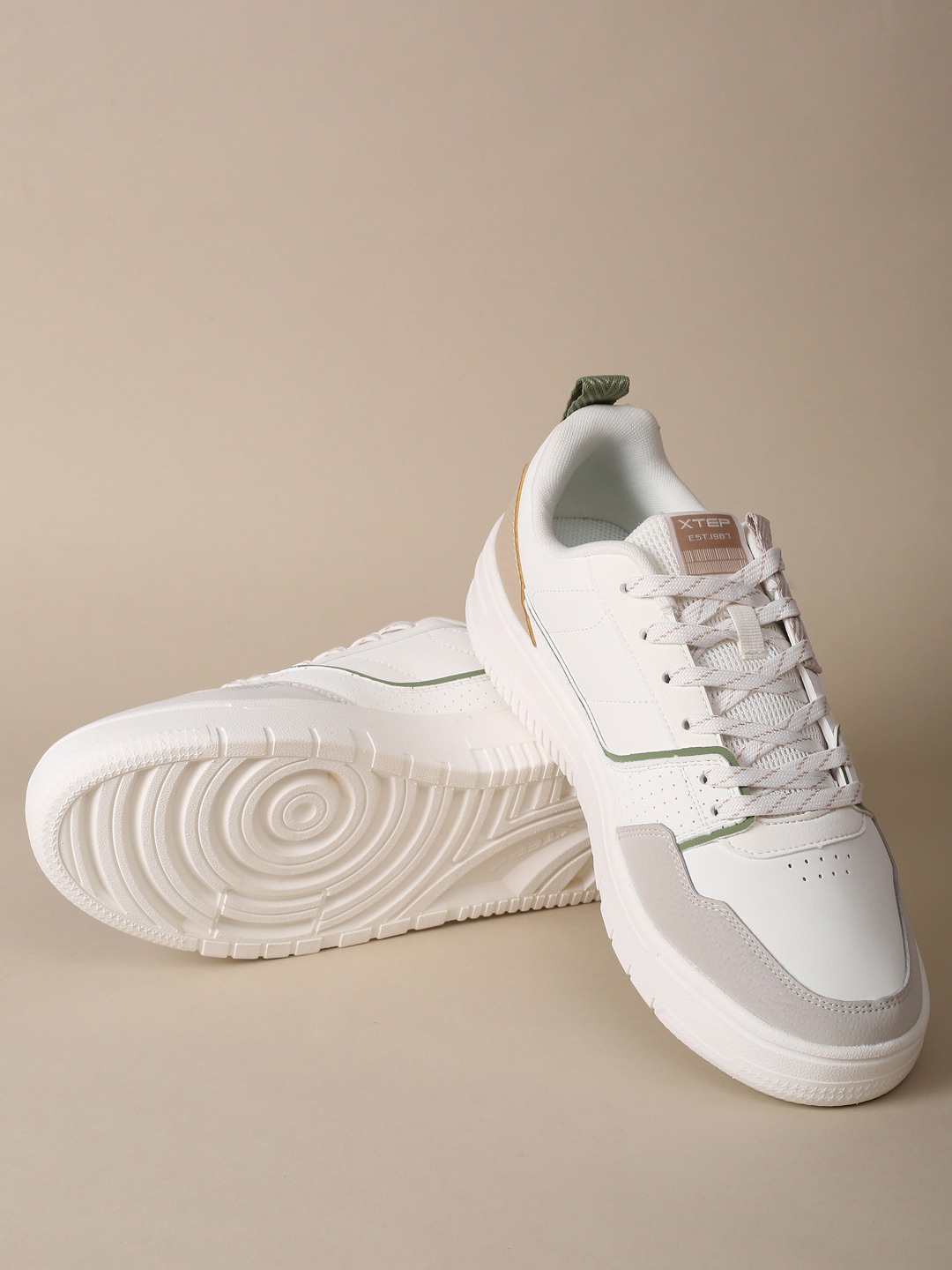 

Xtep Men Skateboarding Non-Marking Shoes, White