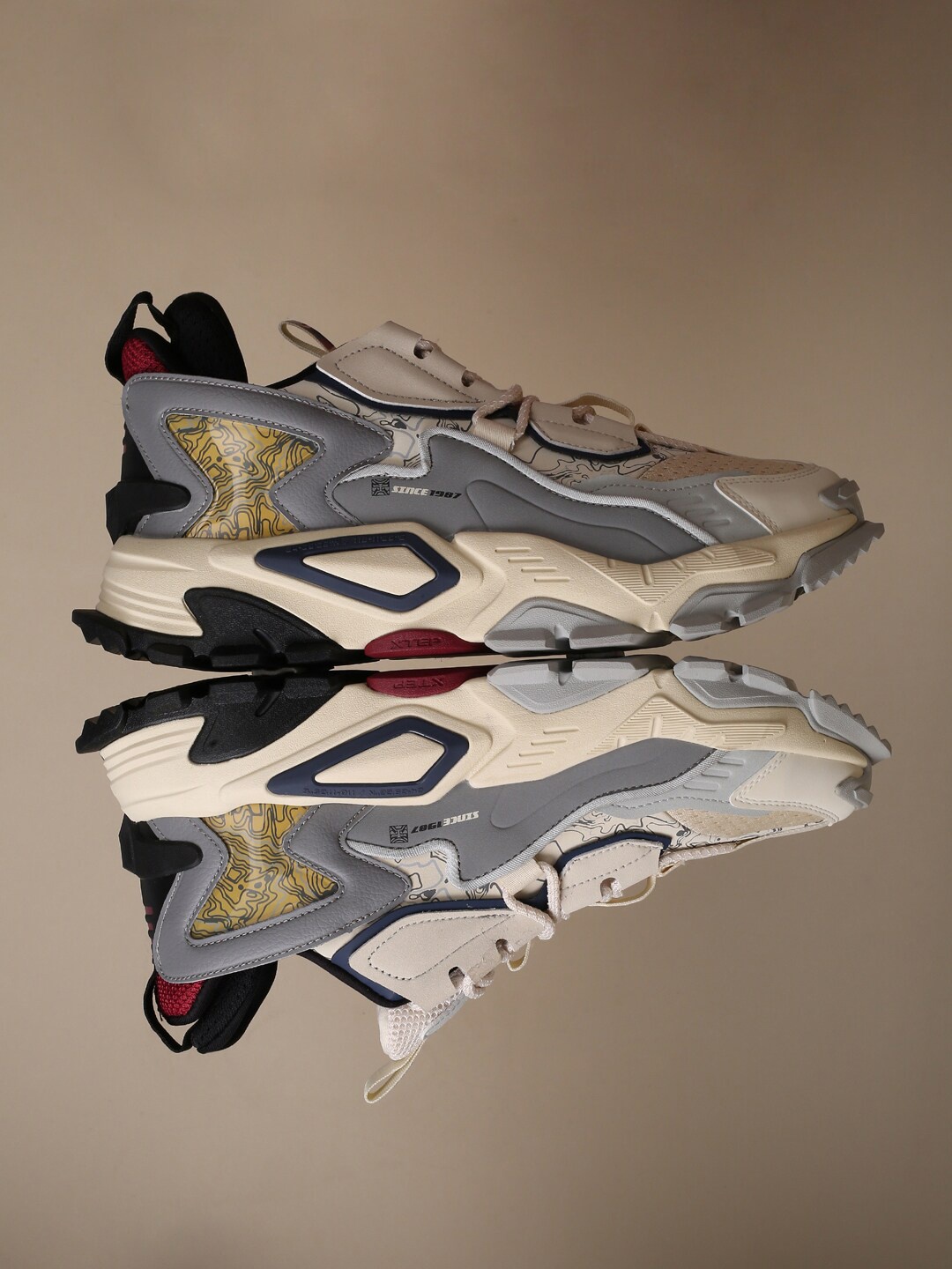 

Xtep Men Colourblocked Lightweight Sneakers, Beige