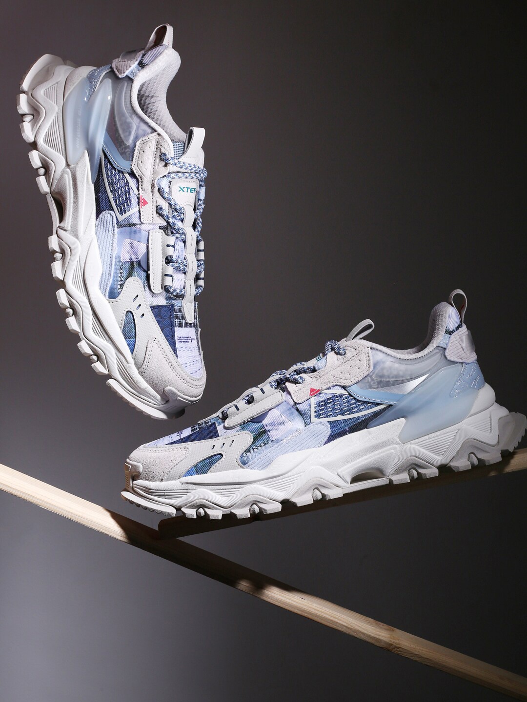 

Xtep Men Printed Round Toe Lace-Ups Sneakers, Blue