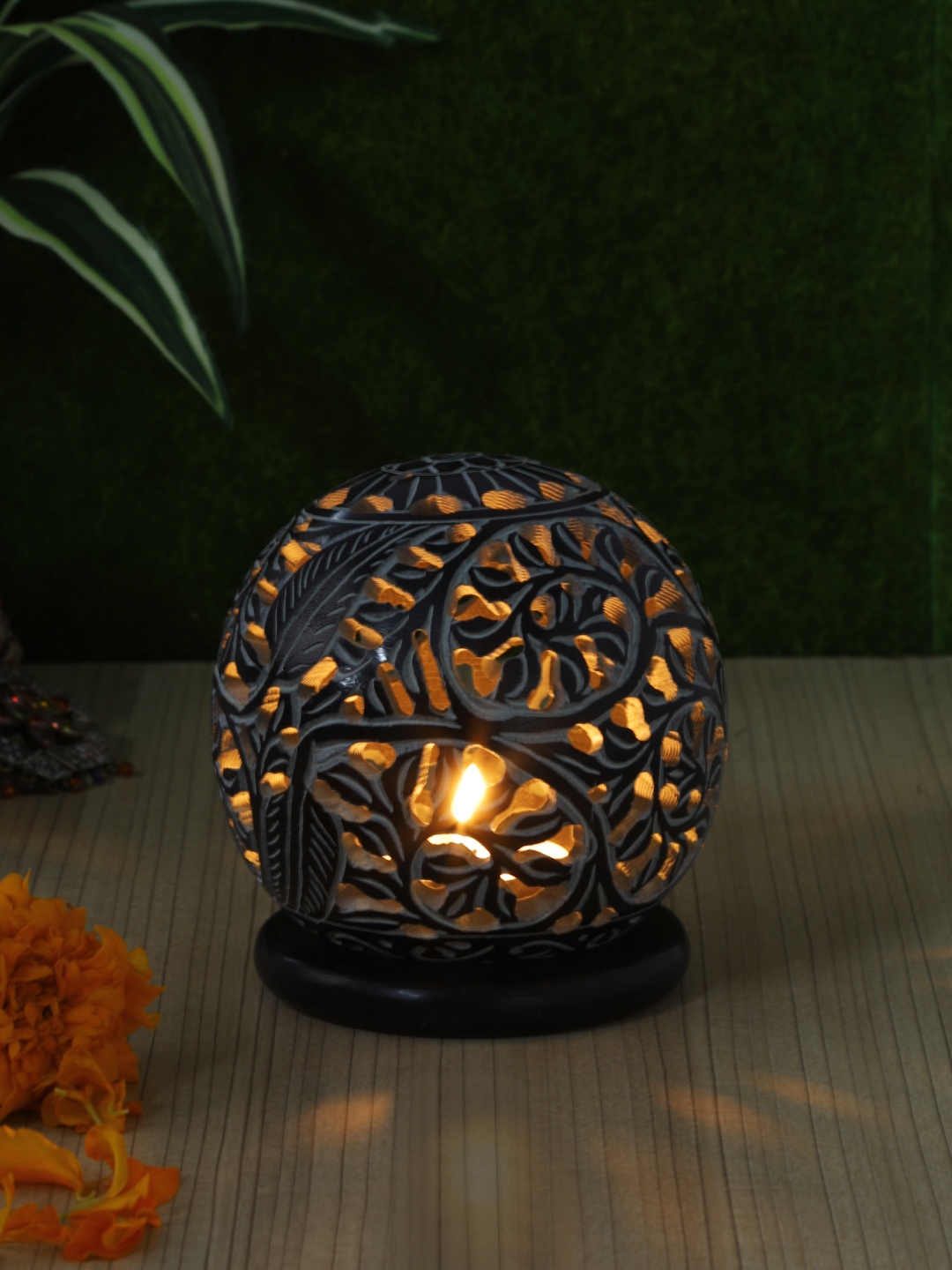 

Aapno Rajasthan Self-Designed Stone Tealight Holder, Black