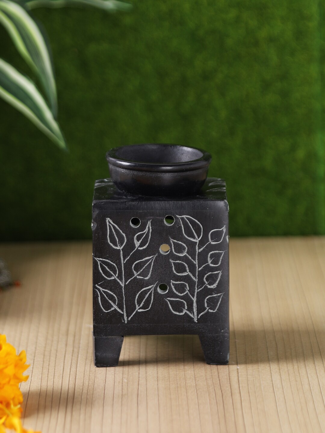 

Aapno Rajasthan Printed Aroma Oil Diffusers, Black
