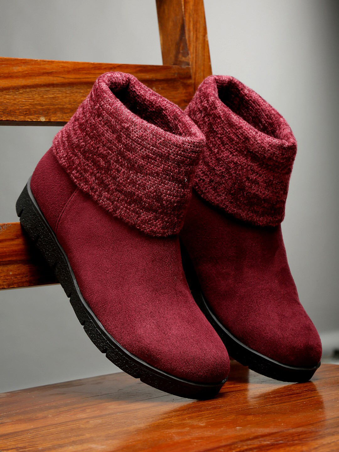 

Flat n Heels Women Solid Chelsea Boots, Maroon