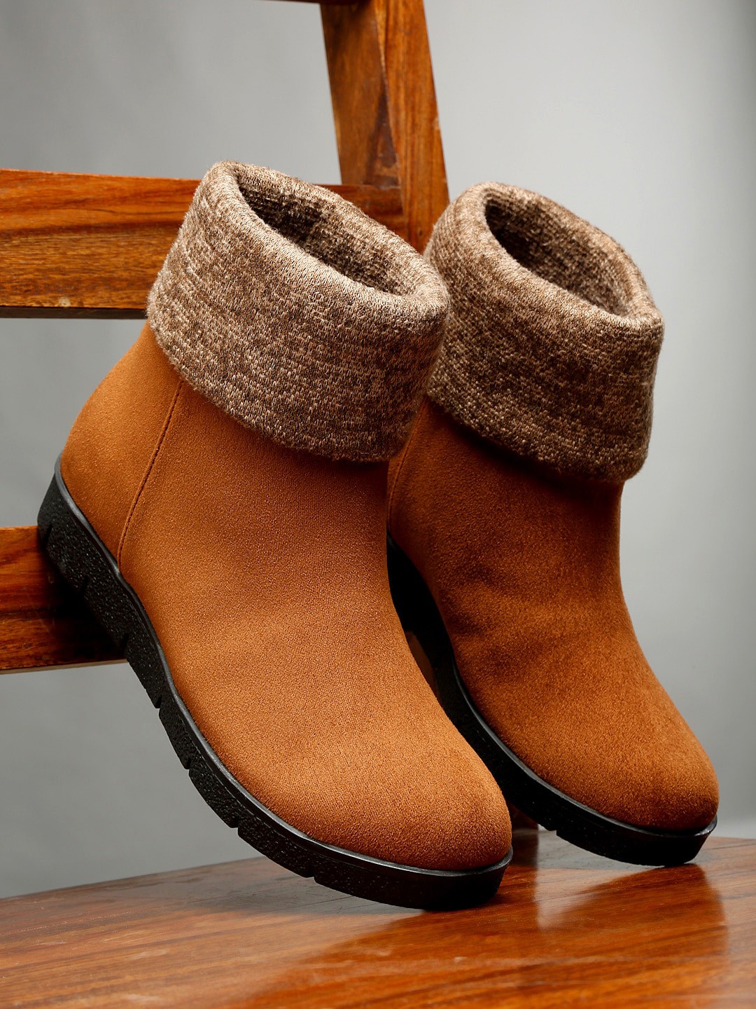 

Flat n Heels Women Solid Regular Boots, Tan