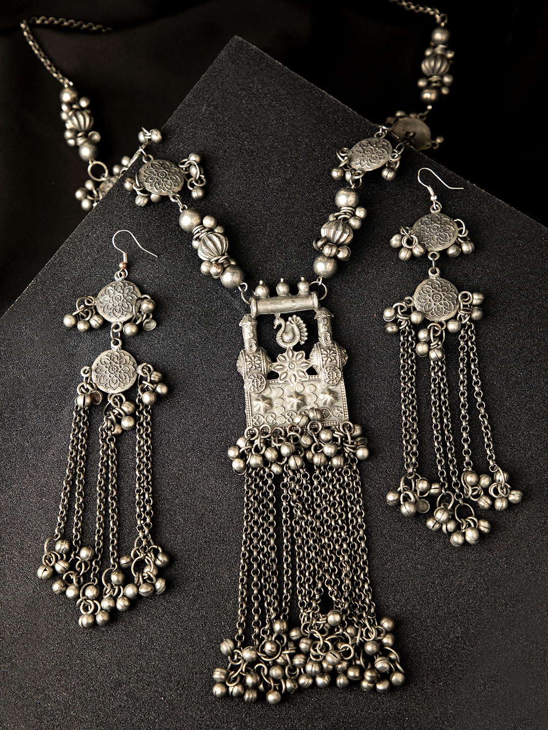 

DEEBACO Silver-Plated Oxidized Stone-Studded & Beaded Jewellery Set