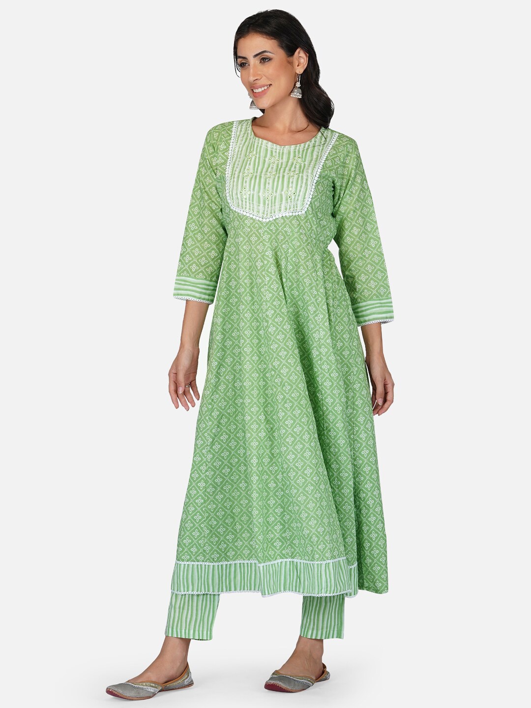 

Aarti Fashion Green & White Ethnic Motifs Printed Pure Cotton Anarkali Kurti