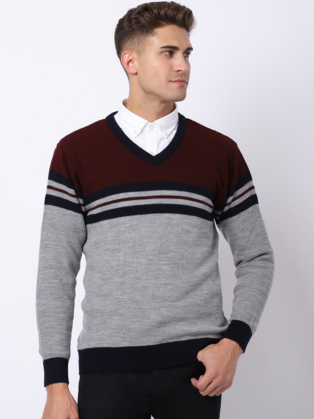

VENITIAN Men Colourblocked Sweater Vest, Maroon