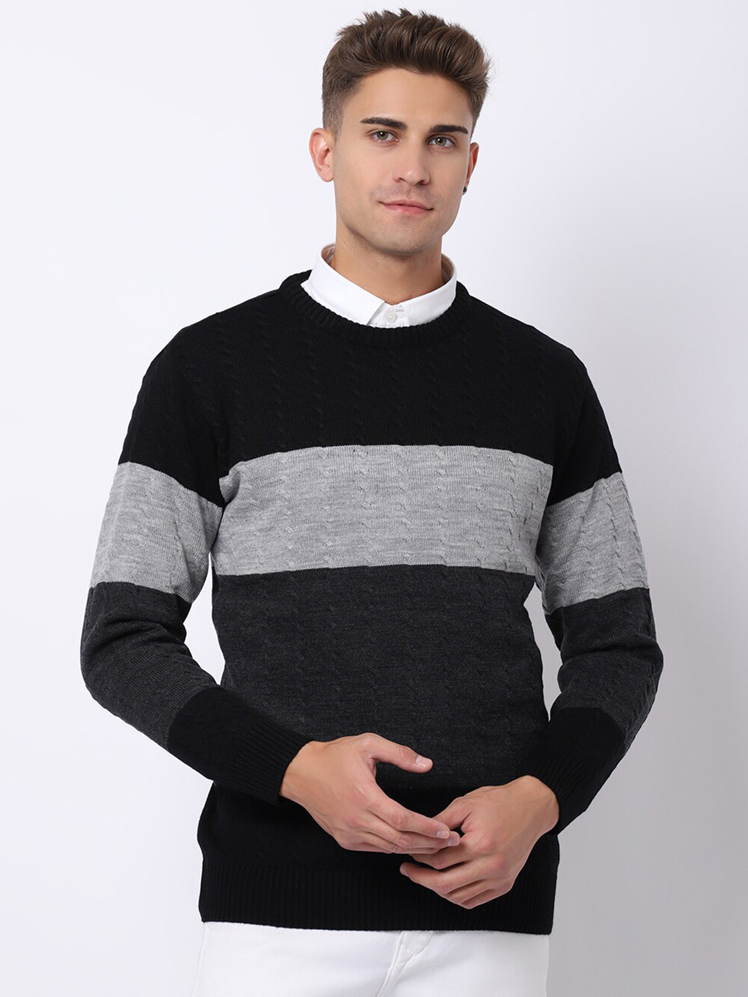 

VENITIAN Men Colourblocked Pullover, Black