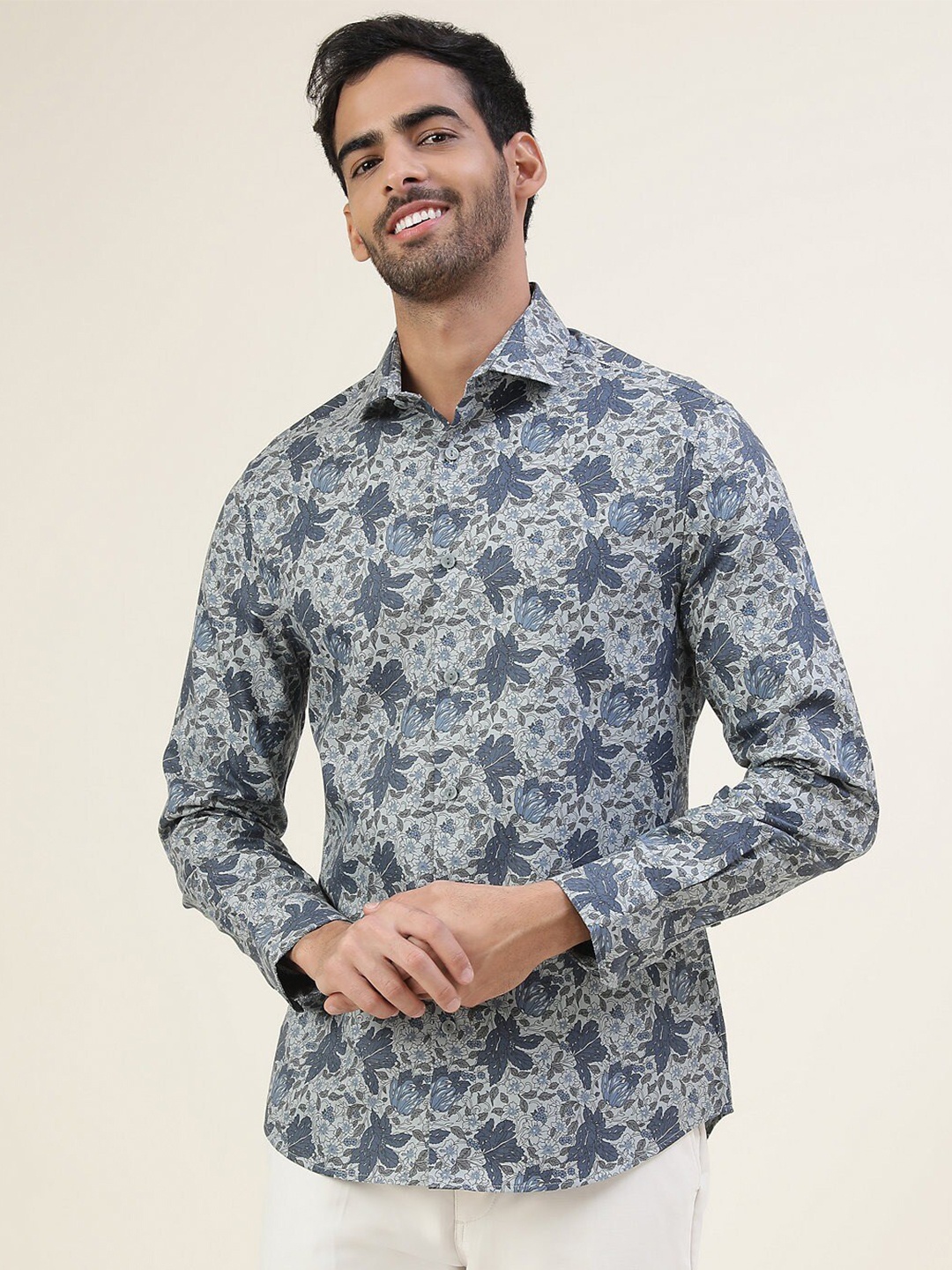 

Marks & Spencer Men Blue Floral Printed Casual Shirt