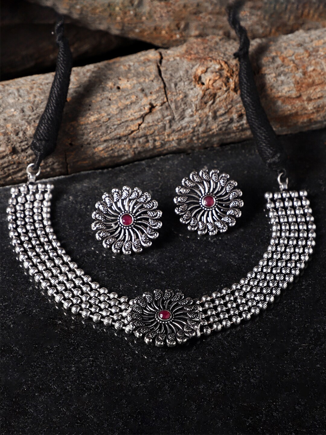 

VENI Silver-Toned & Maroon Brass Silver-Plated Necklace & Earrings