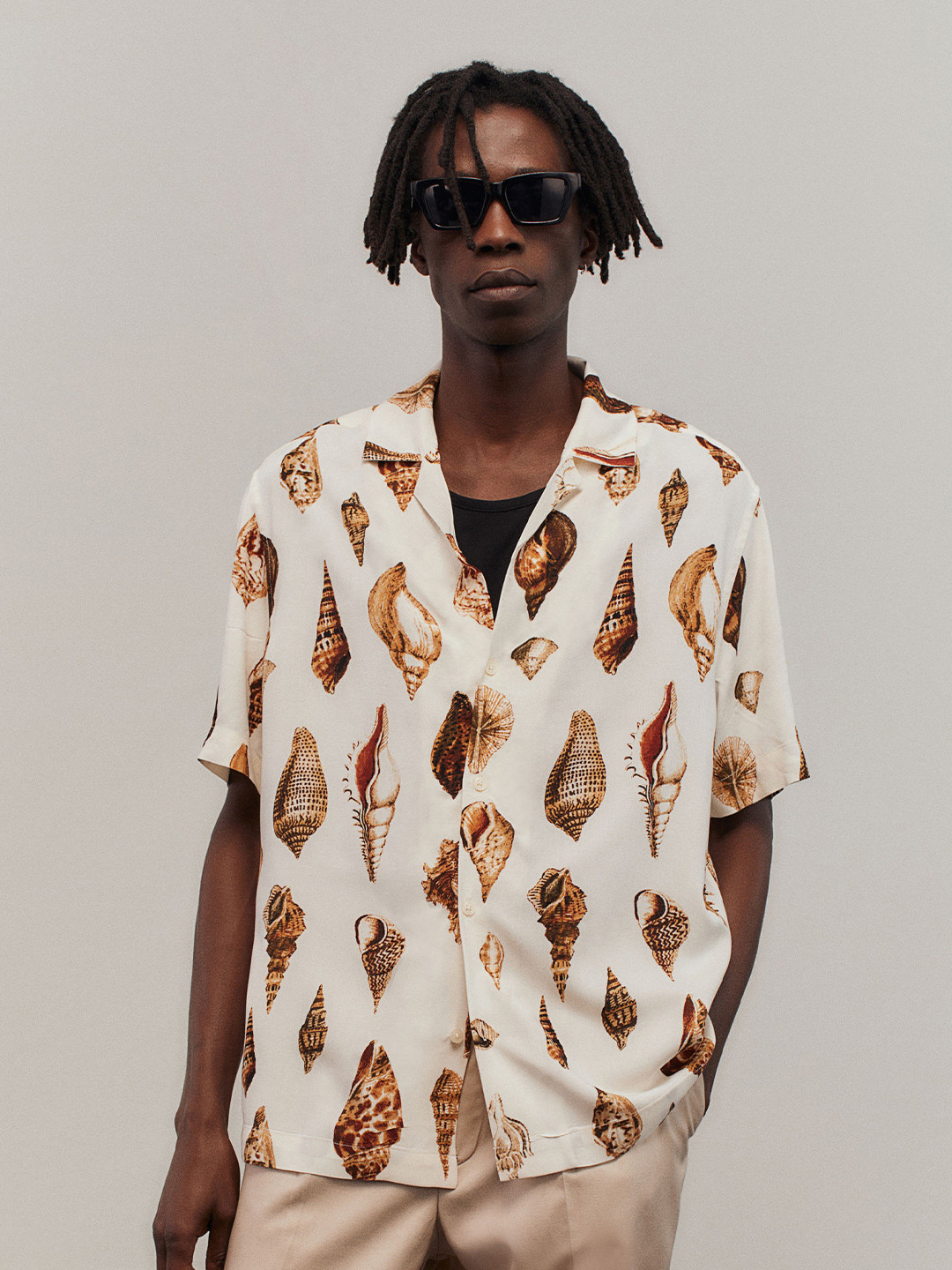 

H&M Men White Patterned Resort Shirt