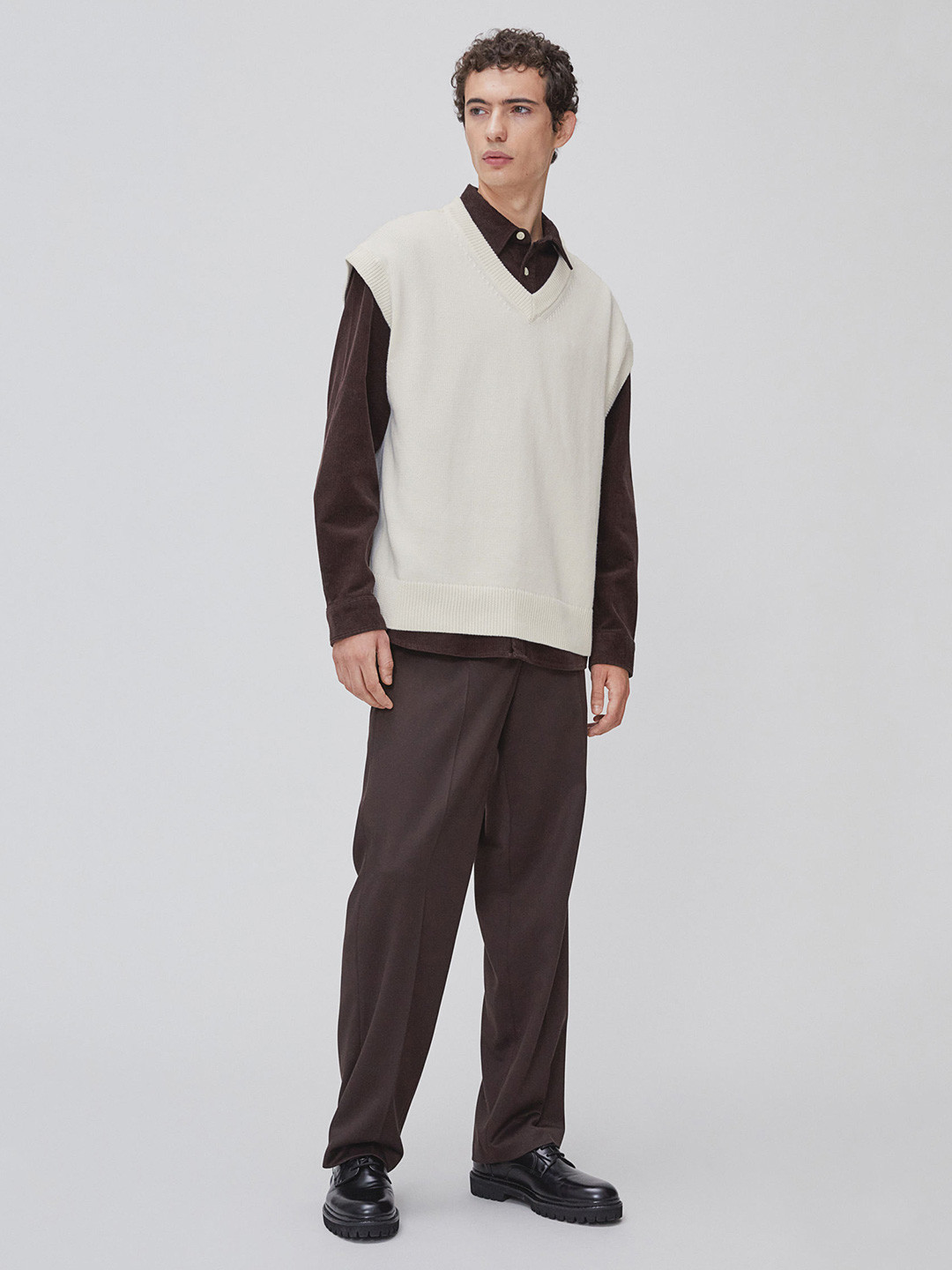 

H&M Men Relaxed Fit V-neck Sweater Vest, White