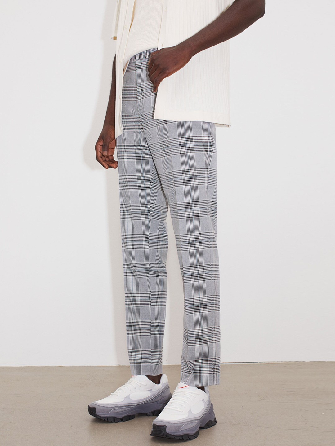 

H&M Men Slim Fit Trousers, Grey