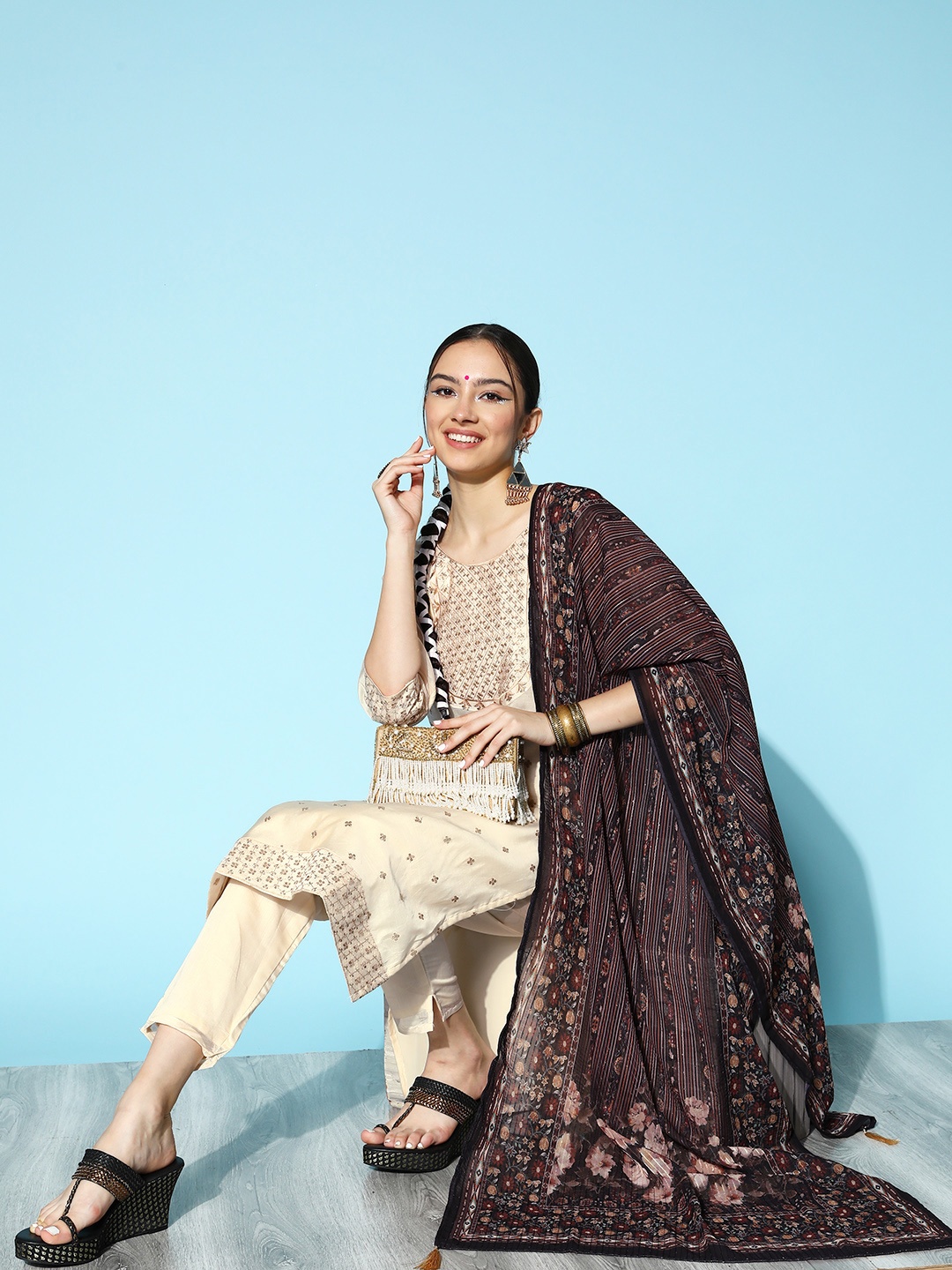 

ZOLA Cream-Coloured Ethnic Motifs Embroidered Kurta with Trousers & With Dupatta
