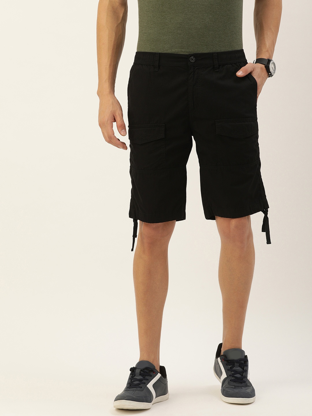 

IVOC Men Black Pure Cotton Solid Cargo Shorts