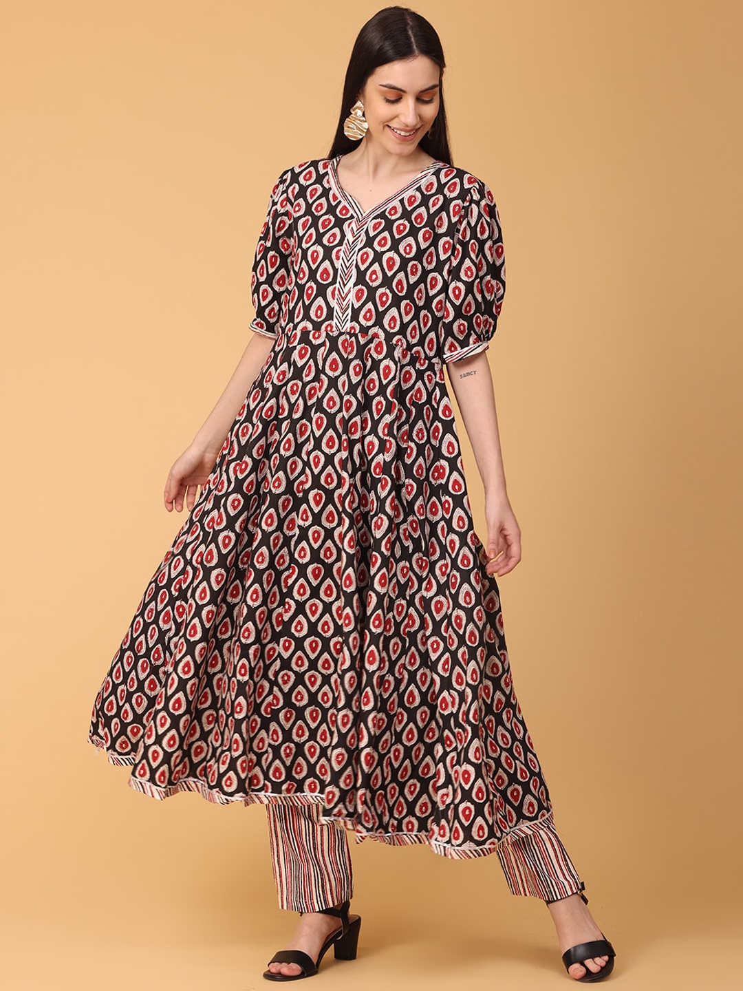 

NAYRA Women Black Ethnic Motifs Printed Pure Cotton Kurta with Trousers